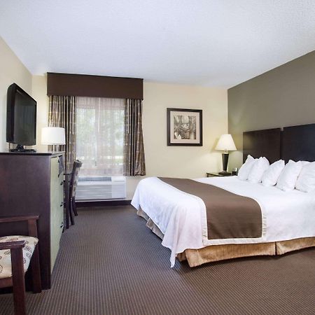 Baymont By Wyndham Dale Hotel Екстериор снимка