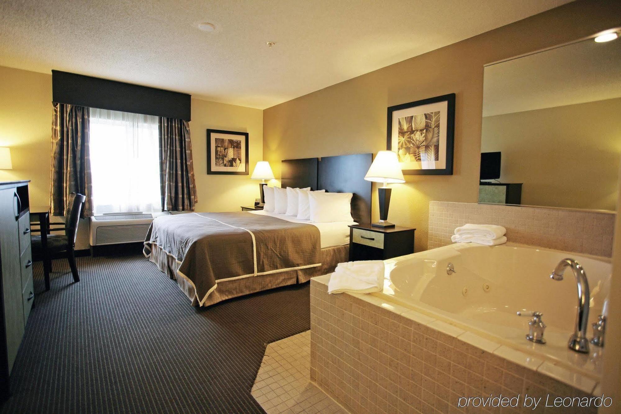 Baymont By Wyndham Dale Hotel Стая снимка